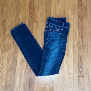 dark blue jeans•moussy